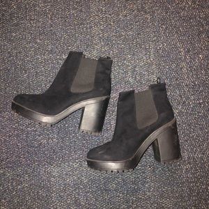 The PERFECT black chunky boots